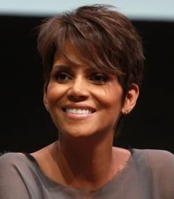 Wants her domain name — Halle Berry