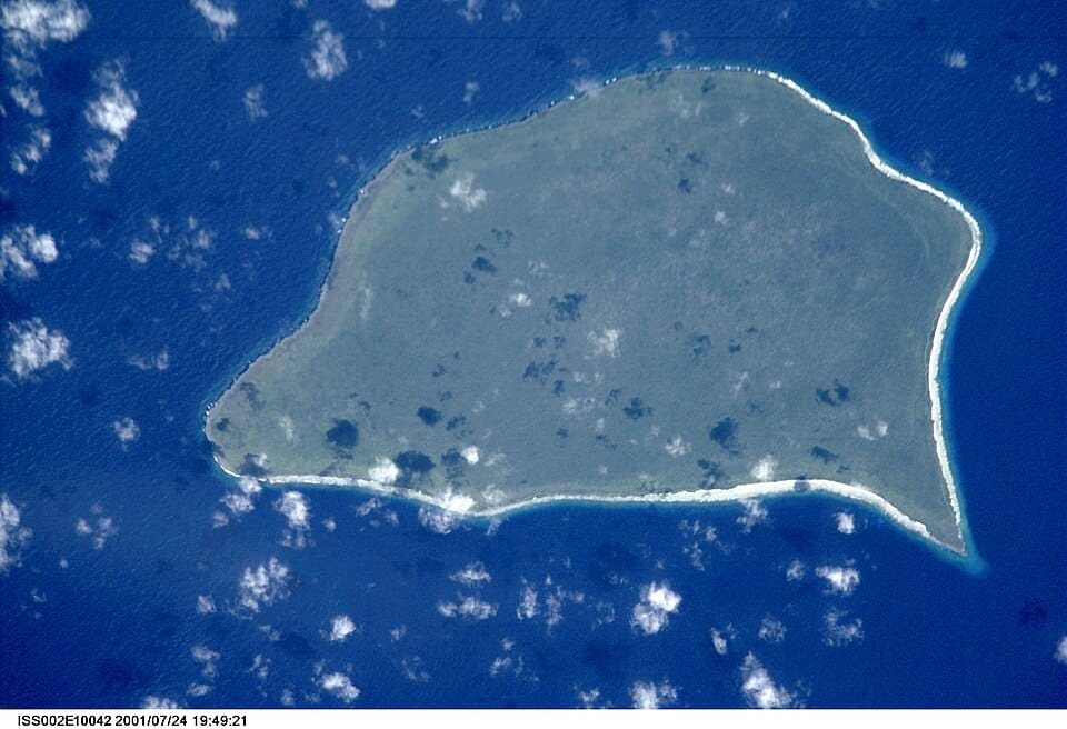 35 people relaunches top level domain name — Island of