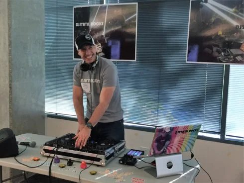 Statton Hammock of Rightside DJ'd the event.