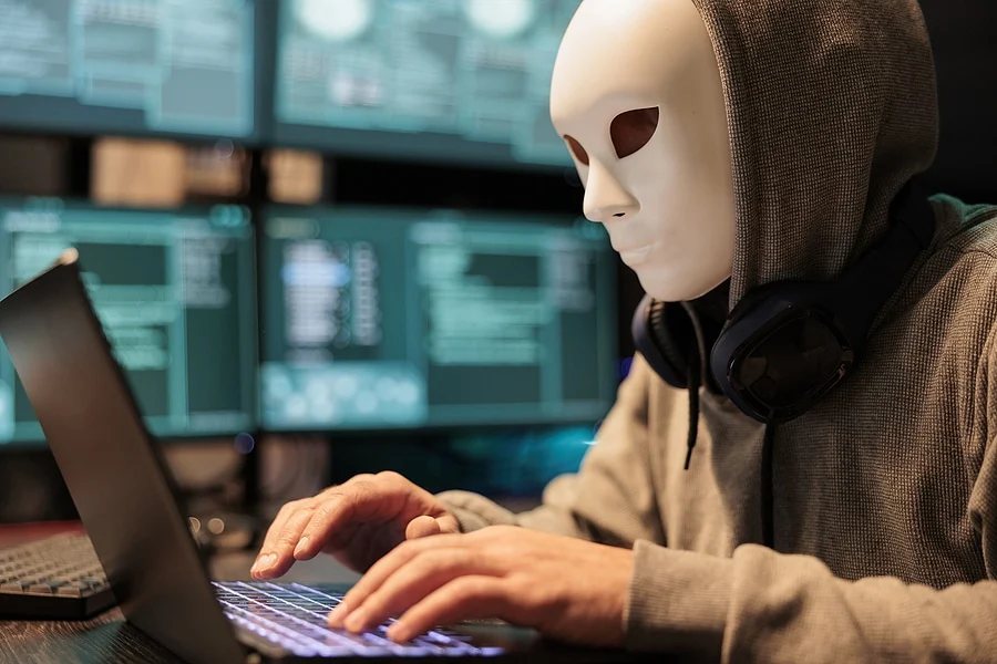Who defrauded VPN.com?