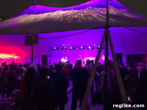 A Community Perspective on SXSW Domains 5 domain-me-party