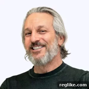 Elliot Noss Exits Tucows CEO Role Amid Plans to Divest Fiber Business 2 Elliot Noss, former CEO of Tucows, a pivotal figure in the domain name industry for 25 years, depicted in a professional headshot.